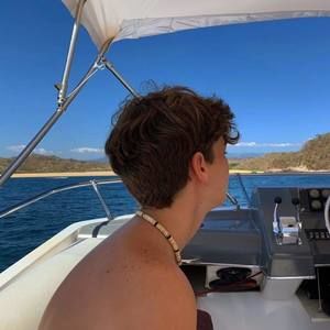 Meet your Posher, Kosta